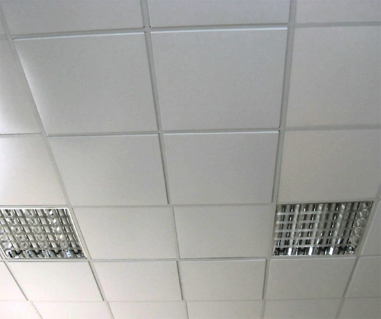 на фото подвесной потолок армстронг
