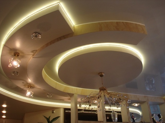 Создание парящего потолка из гипсокартона со световыми линями